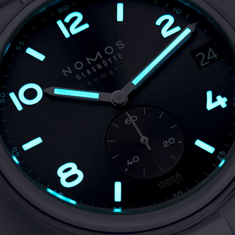 Club Sport Neomatik 42 mm Date Black Dial Bracelet Watch