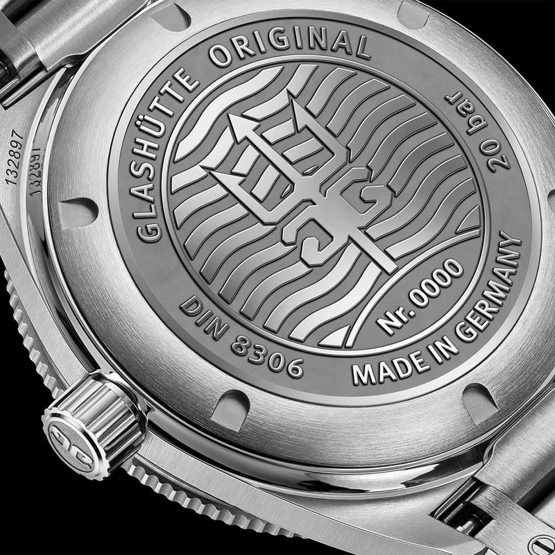 Specialist SeaQ 39.5mm Black Dial Men's Automatic Bracelet Watch