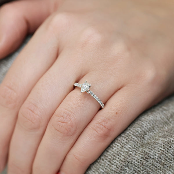 Berry's Platinum GIA Certificated Single Stone 0