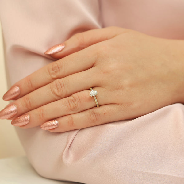 18ct Yellow Gold GIA Certificated Oval Solitaire Diamond Ring With Diamond Shoulders