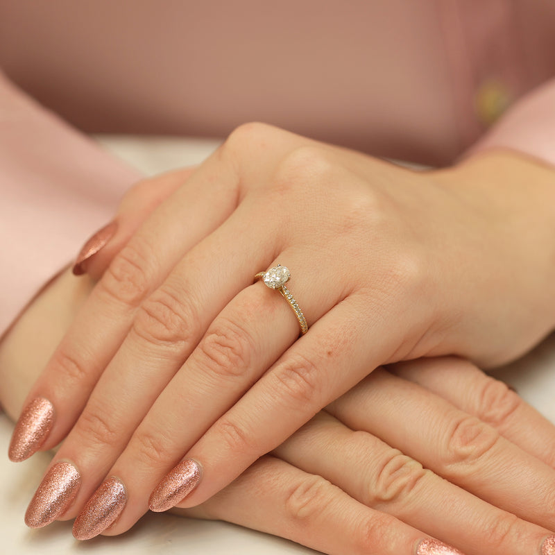 18ct Yellow Gold GIA Certificated Oval Solitaire Diamond Ring With Diamond Shoulders