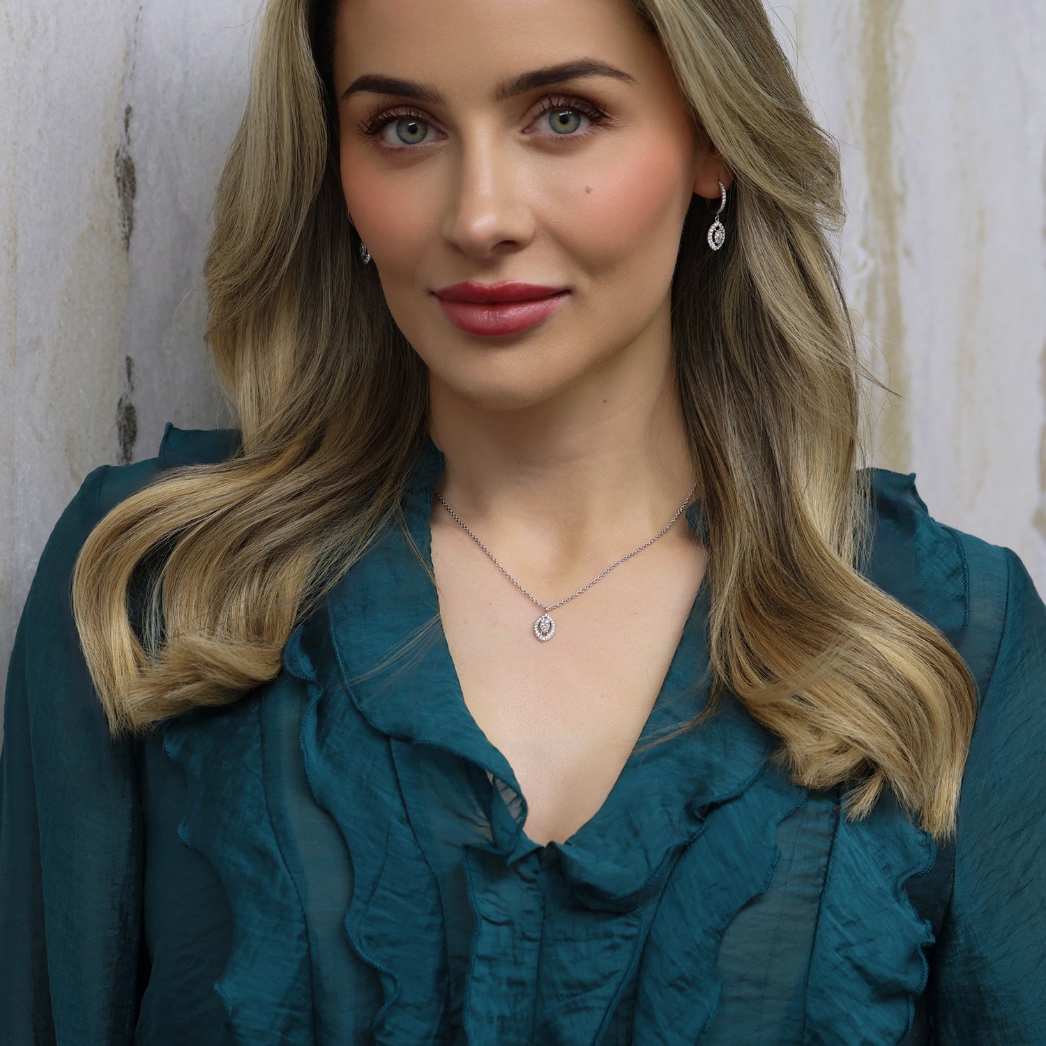 18ct White Gold Marquise Cut Diamond Pendant