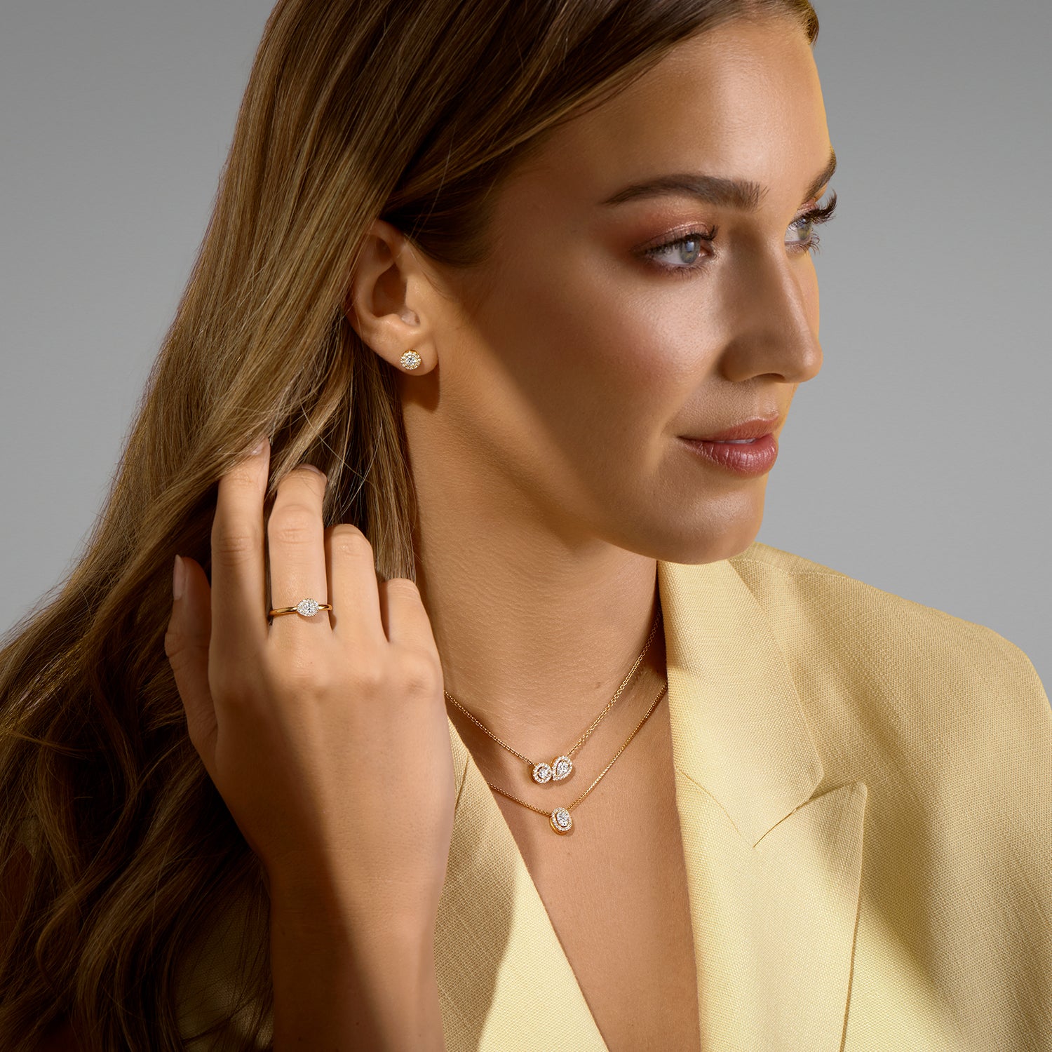 18ct Yellow Gold Pear Cut Diamond Halo Ring