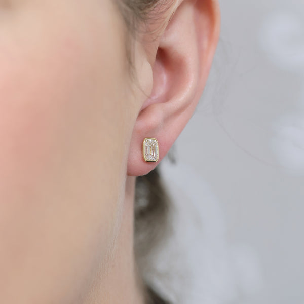 Berry's 18ct Yellow Gold GIA Certificated Emerald Cut Diamond 2