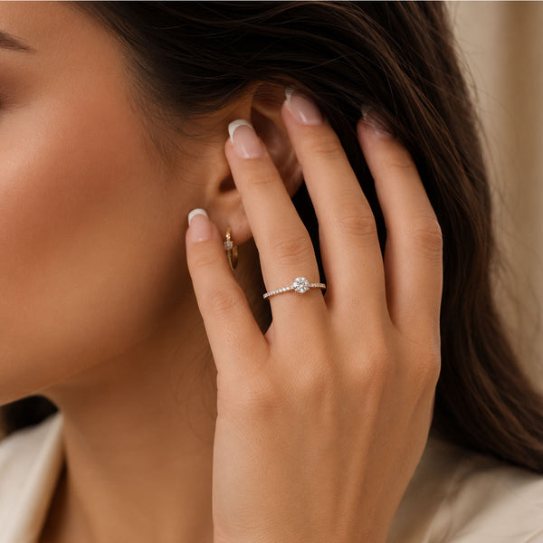 18ct Yellow Gold GIA Certified Round Brilliant Cut Diamond Ring With Diamond Set Shoulders