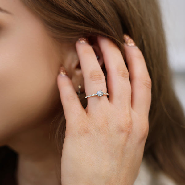 Berry's 18ct Yellow Gold GIA Certified Round Brilliant Cut Diamond Ring With Diamond Set Shoulders - Berry's Jewellers