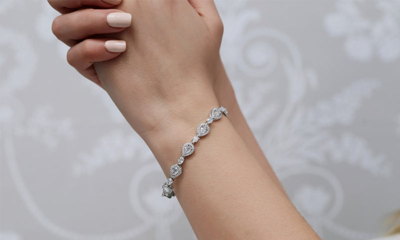 18ct White Gold Bracelets & Bangles