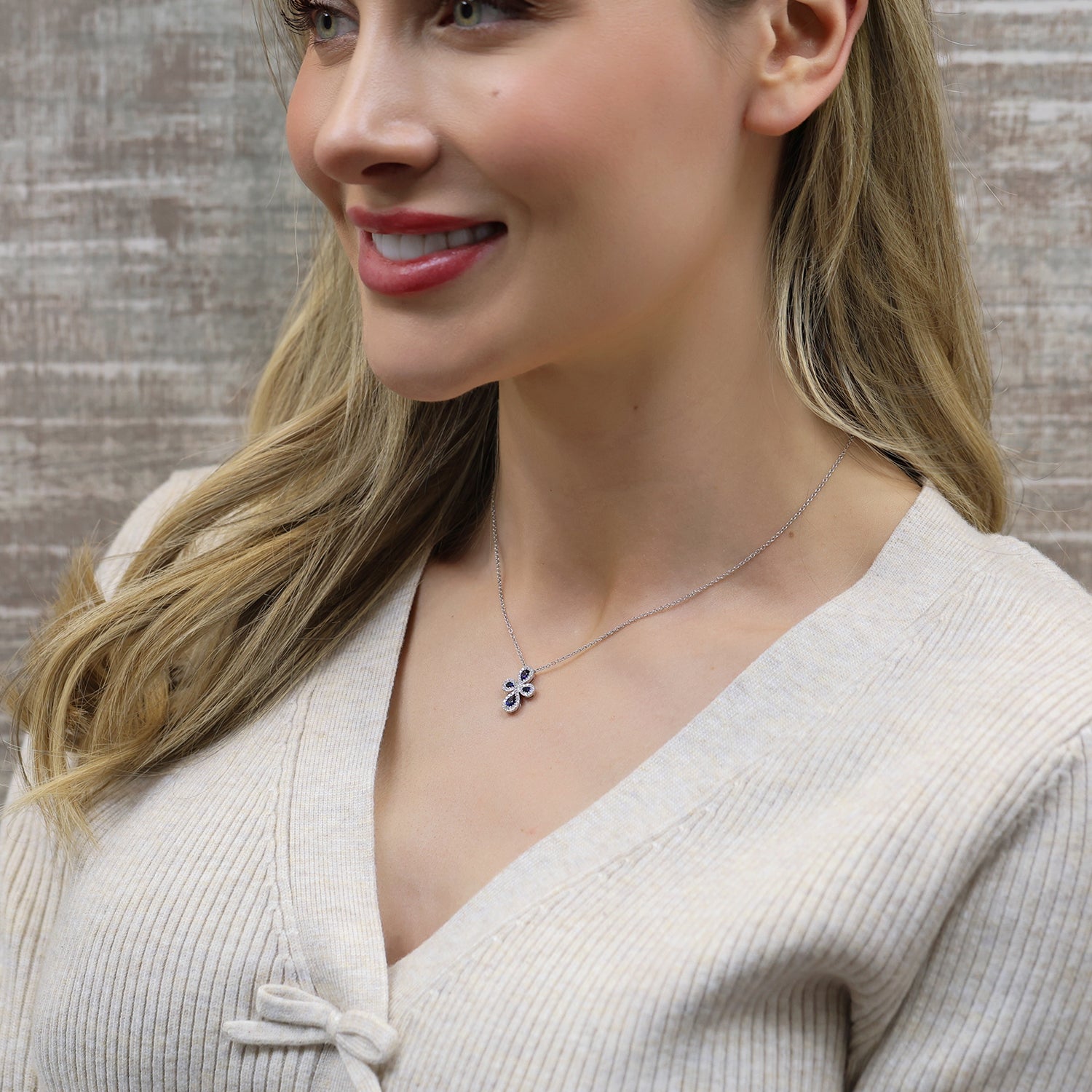 18ct White Gold Pear Shape Blue Sapphire & Round Brilliant Cut Diamond Pendant