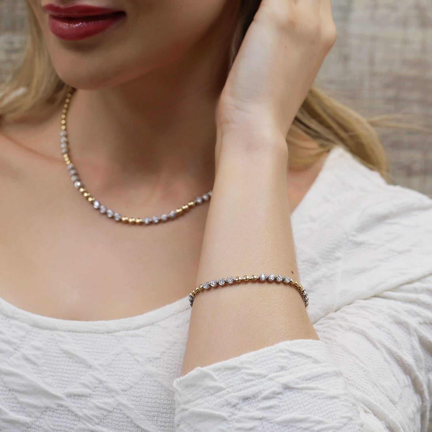 18ct Yellow Gold Disc And Round Brilliant Cut Diamond Bracelet