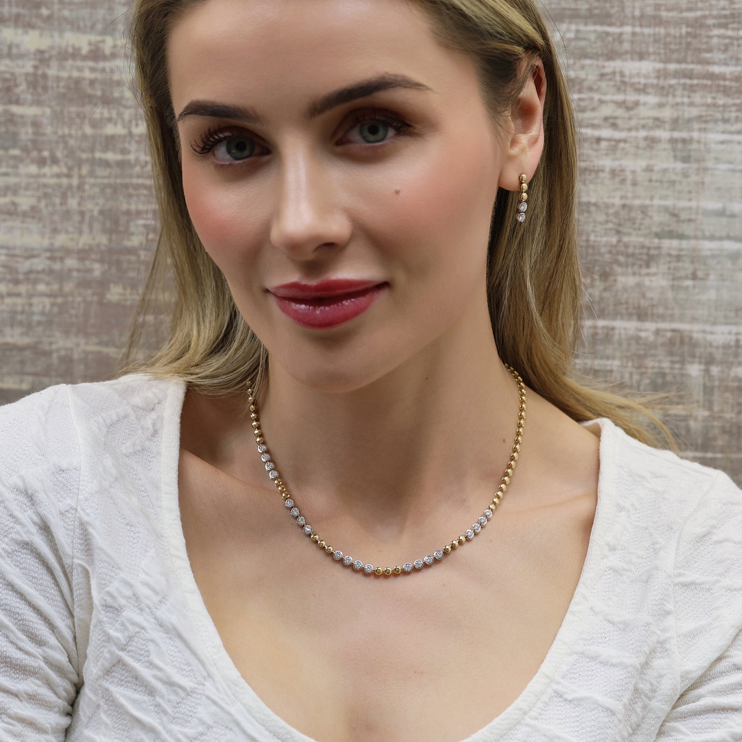 18ct Yellow Gold Disc And Round Brilliant Cut Diamond Necklace