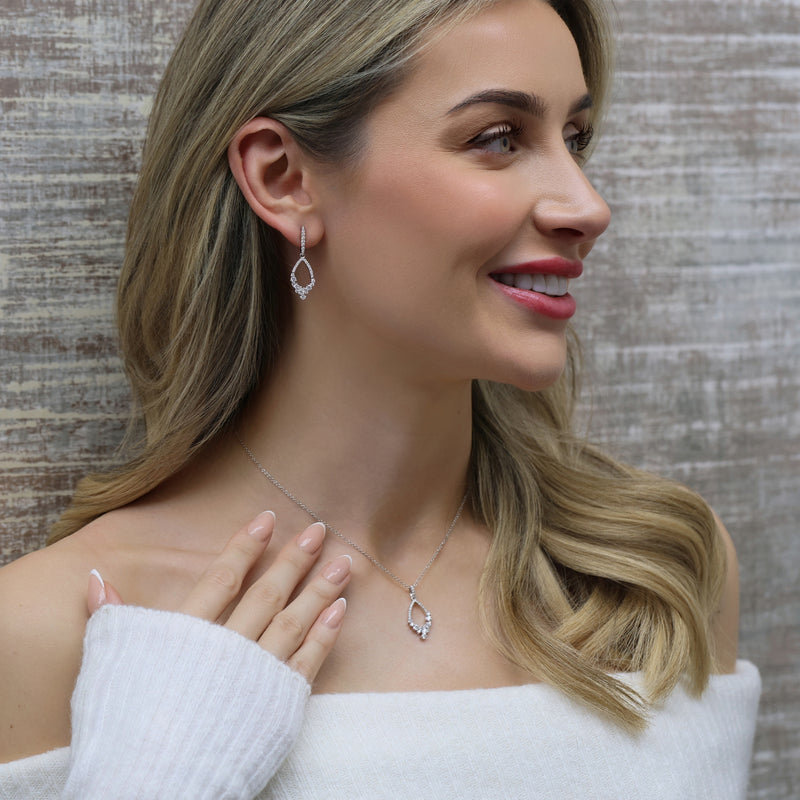 18ct White Gold Diamond Open Cluster Design Pendant