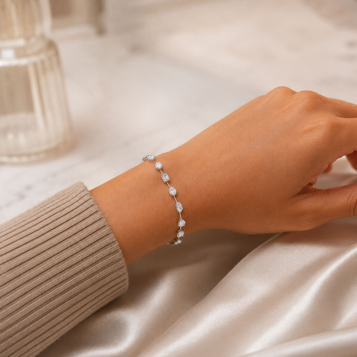 18ct White Gold Mixed Cut Diamond Tennis Bracelet