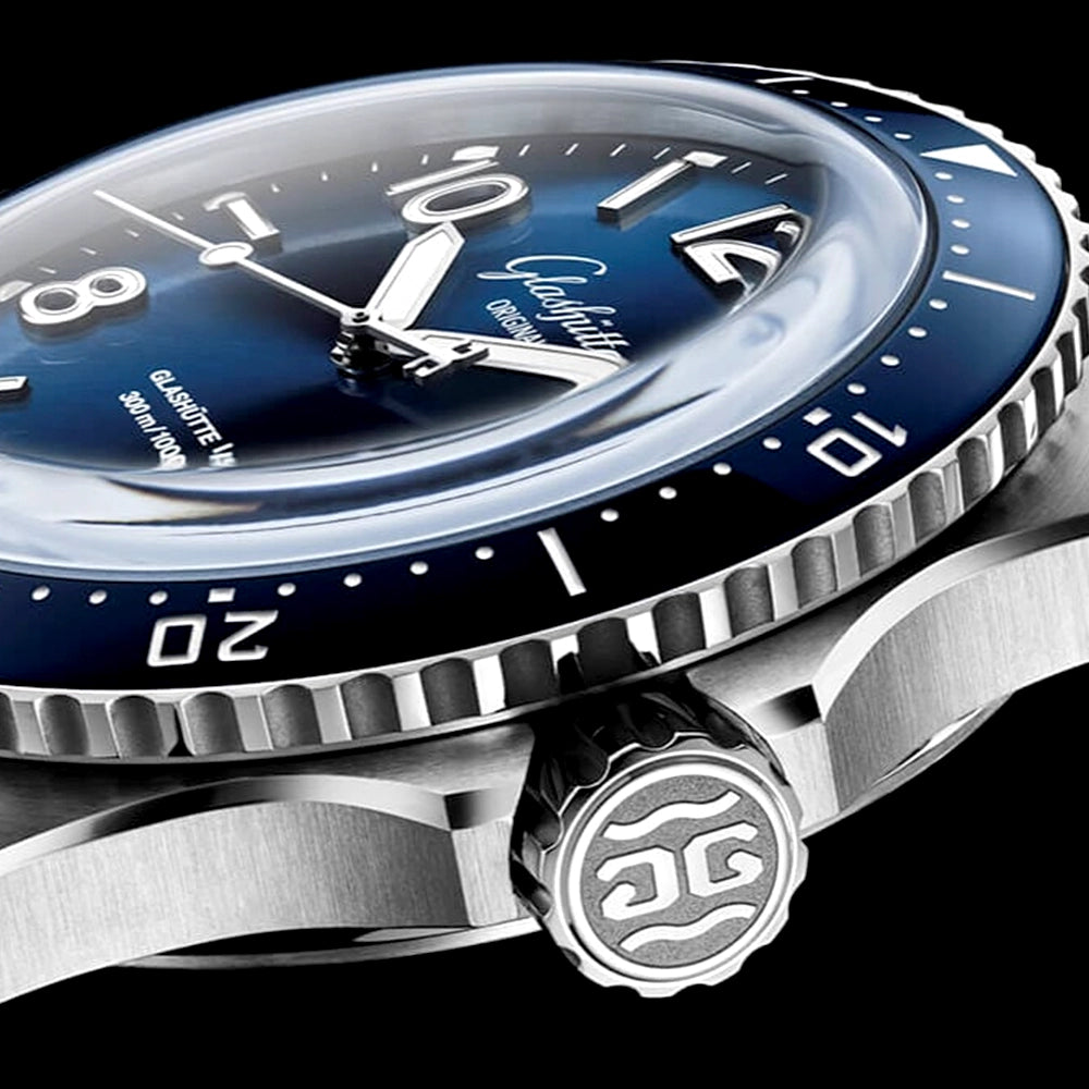 Spezialist SeaQ Panorama Date 43.2mm Blue Dial Bracelet Watch