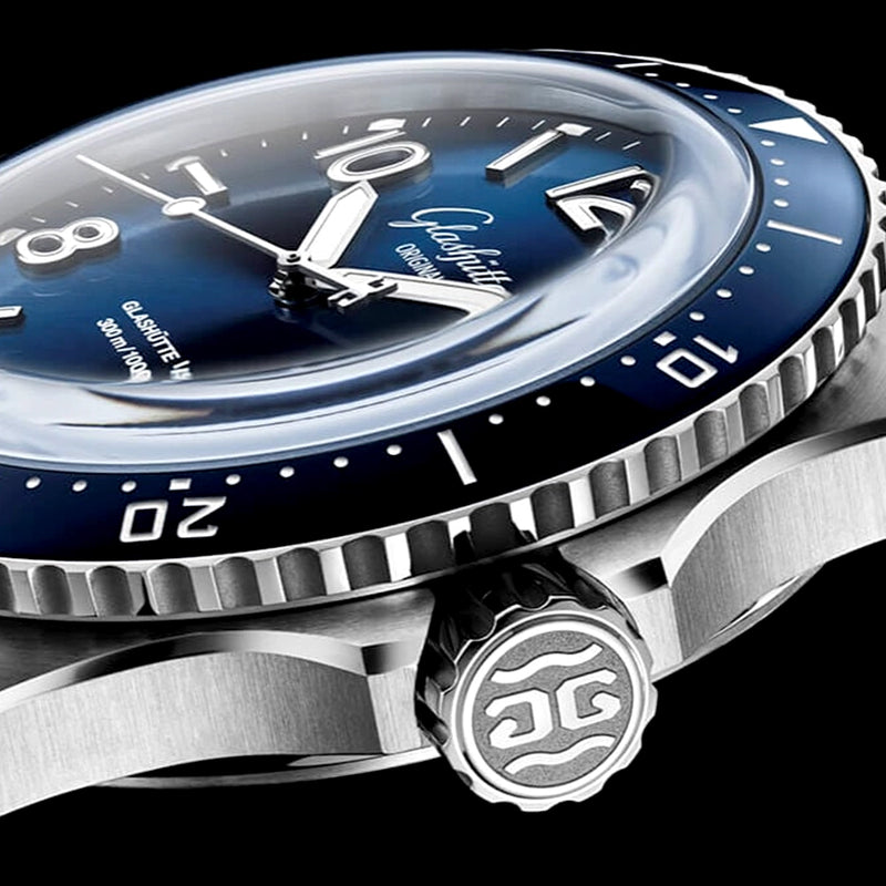Spezialist SeaQ Panorama Date 43.2mm Blue Dial Bracelet Watch