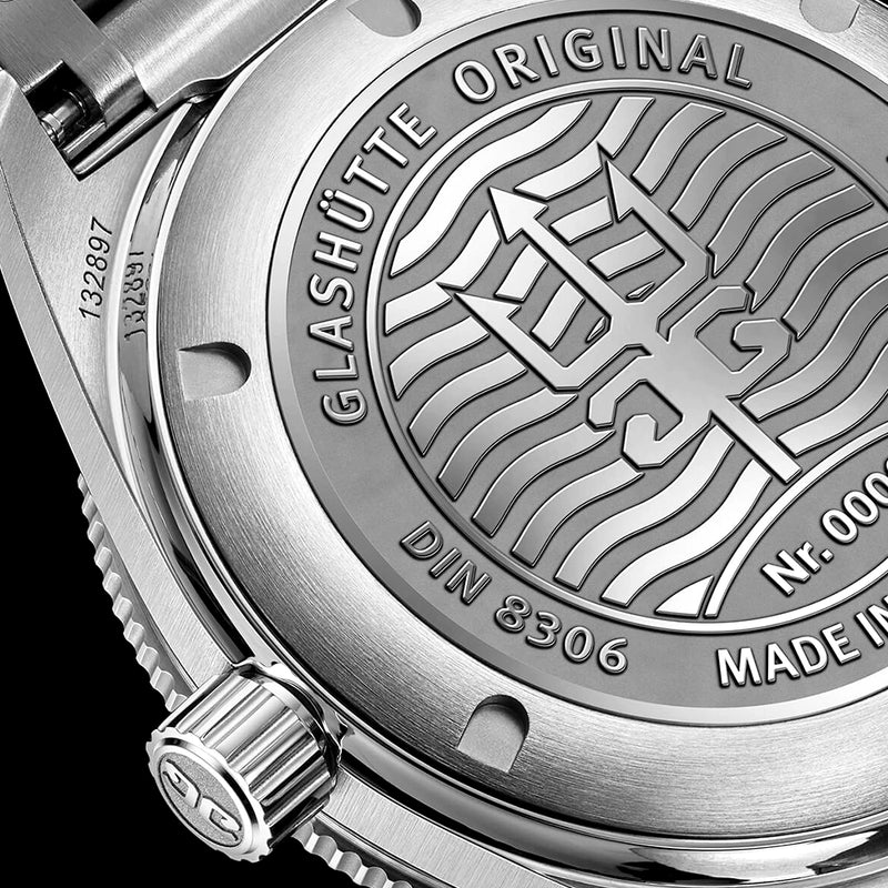 Spezialist SeaQ 39.5mm Black Dial Automatic Bracelet Watch