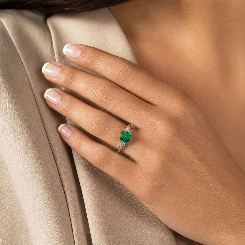 18ct White Gold Oval Cut Tsavorite Garnet Dress Ring With Diamond Shoulders