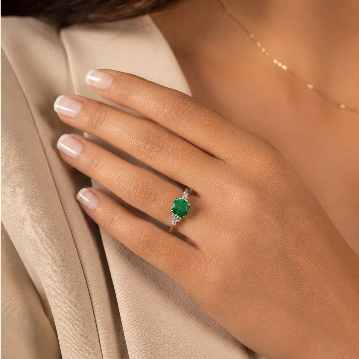 18ct White Gold Oval Cut Tsavorite Garnet Dress Ring With Diamond Shoulders