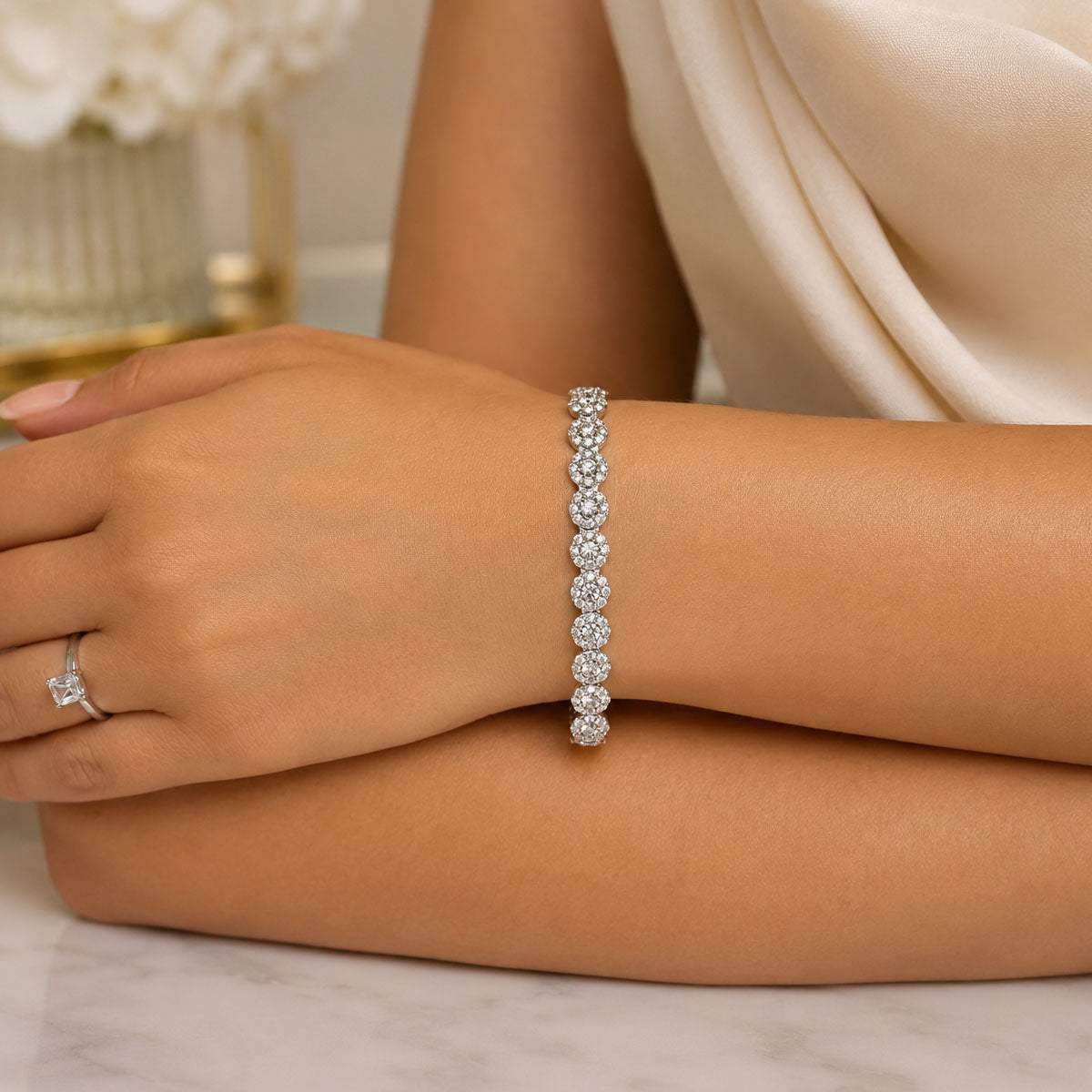 18ct White Gold Round Brilliant Cut Diamond Cluster Tennis Bracelet