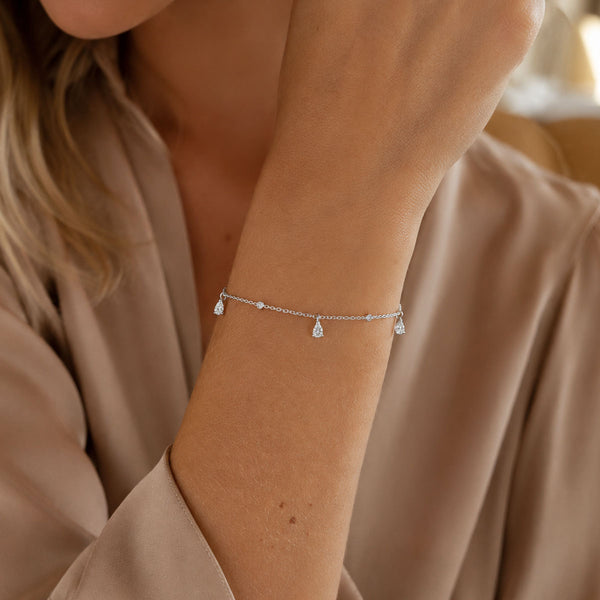 18ct White Gold Pear & Round Brilliant Cut Diamond Bracelet