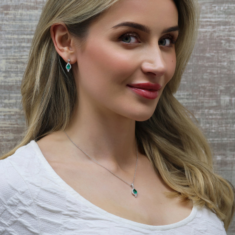 18ct White Gold Pear Shaped Emerald And Diamond Vintage Halo Pendant