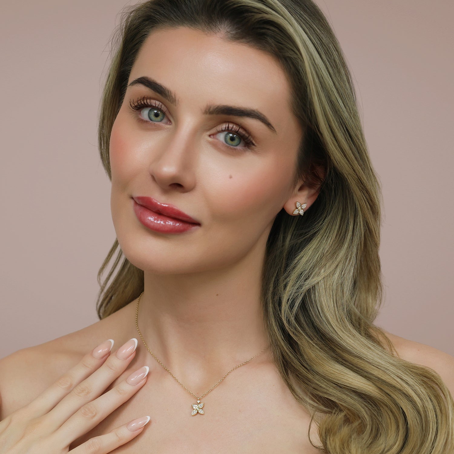 18ct Yellow Gold Flower Pendant With Diamond Pave Set Petals