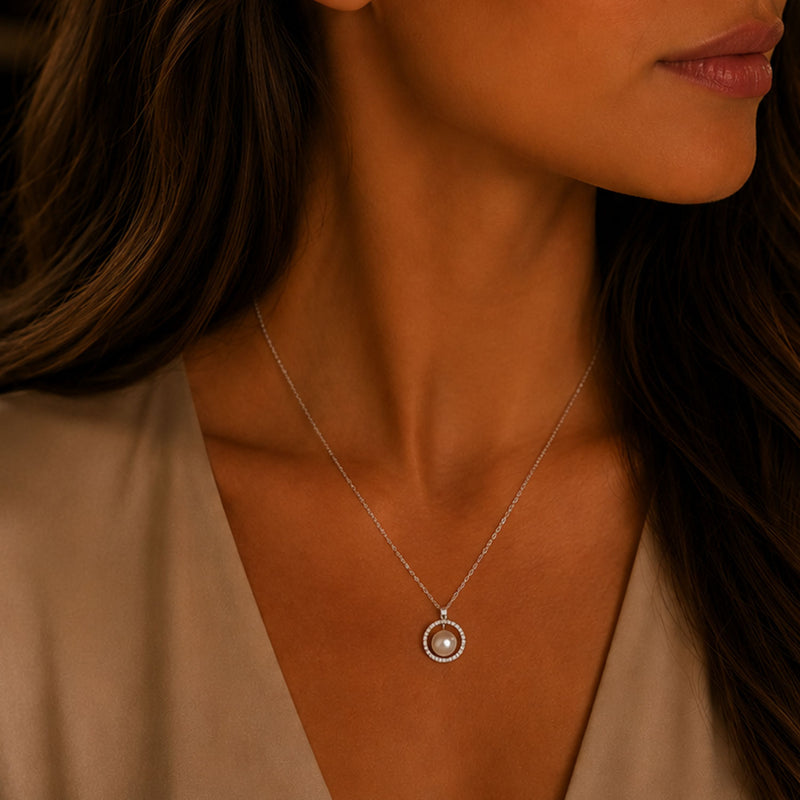 18ct White Gold Diamond & Pearl Circle Pendant