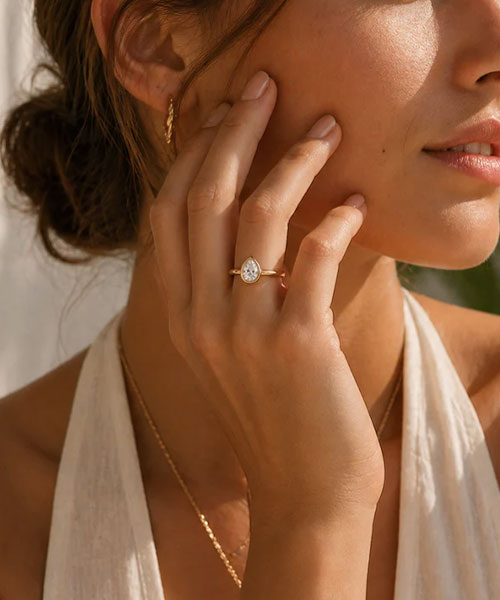 Discover Pear Cut Engagement Rings