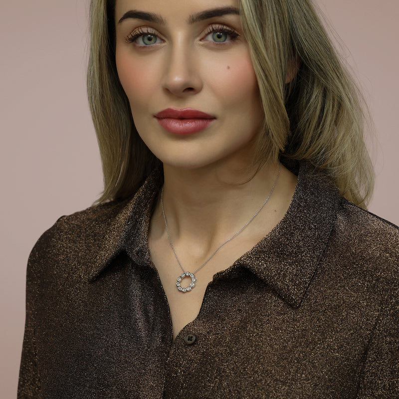 18ct White Gold Oval Diamond Rub Over Circle Pendant