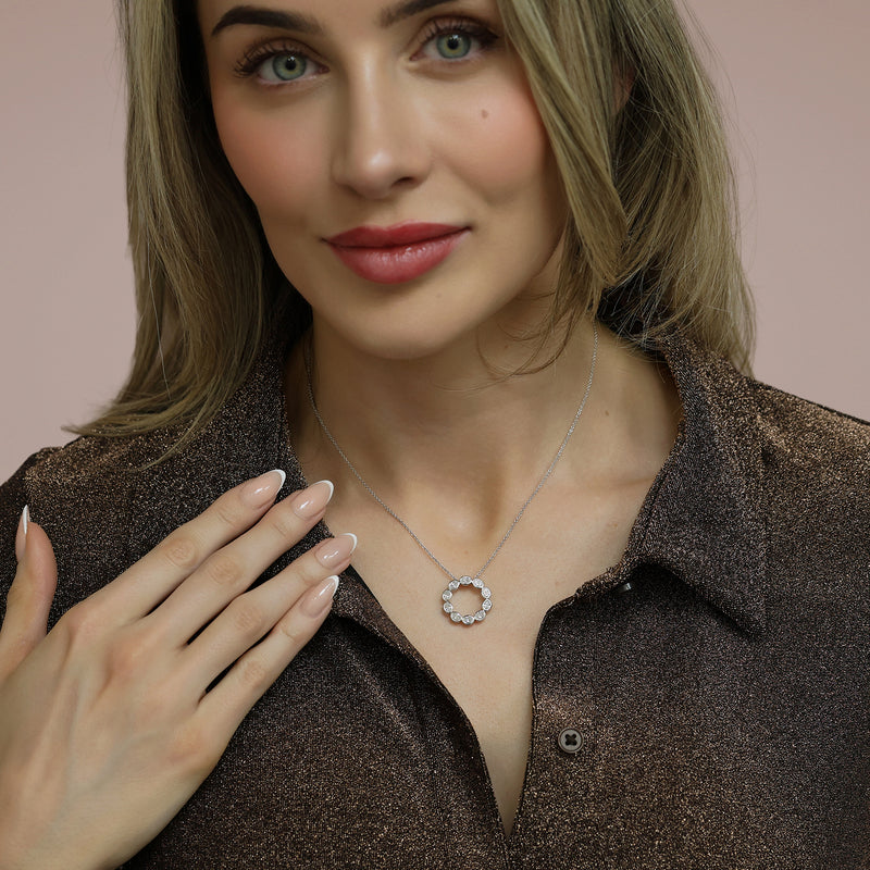 18ct White Gold Oval Diamond Rub Over Circle Pendant