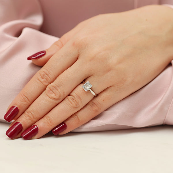 Berry's 18ct White Gold 0