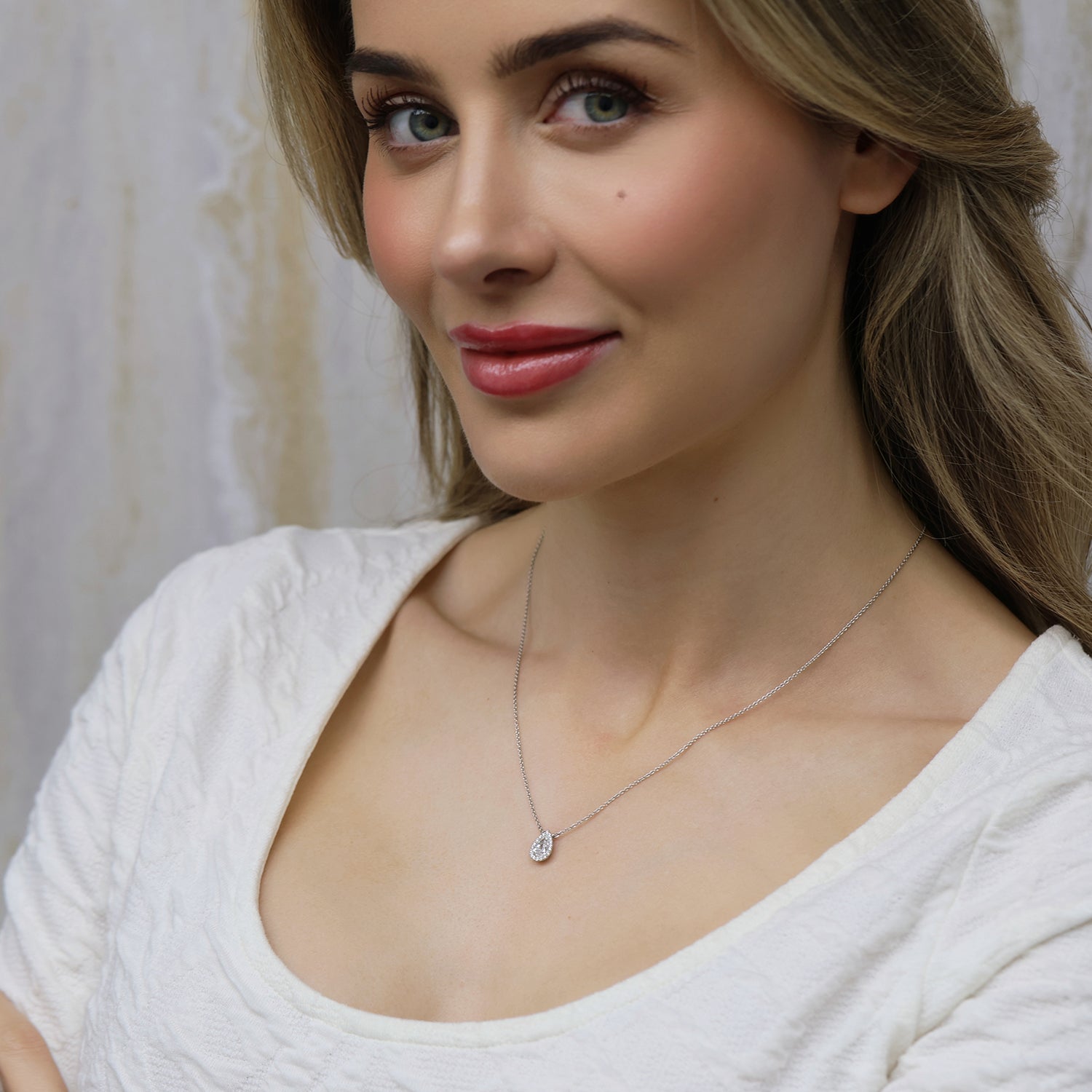 18ct White Gold Pear Cut Diamond 0