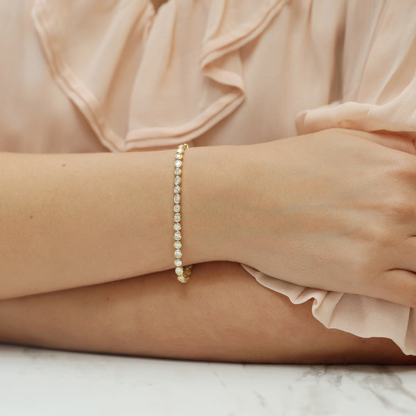 18ct Yellow Gold Oval & Round Brilliant Cut Rubover Set Bracelet