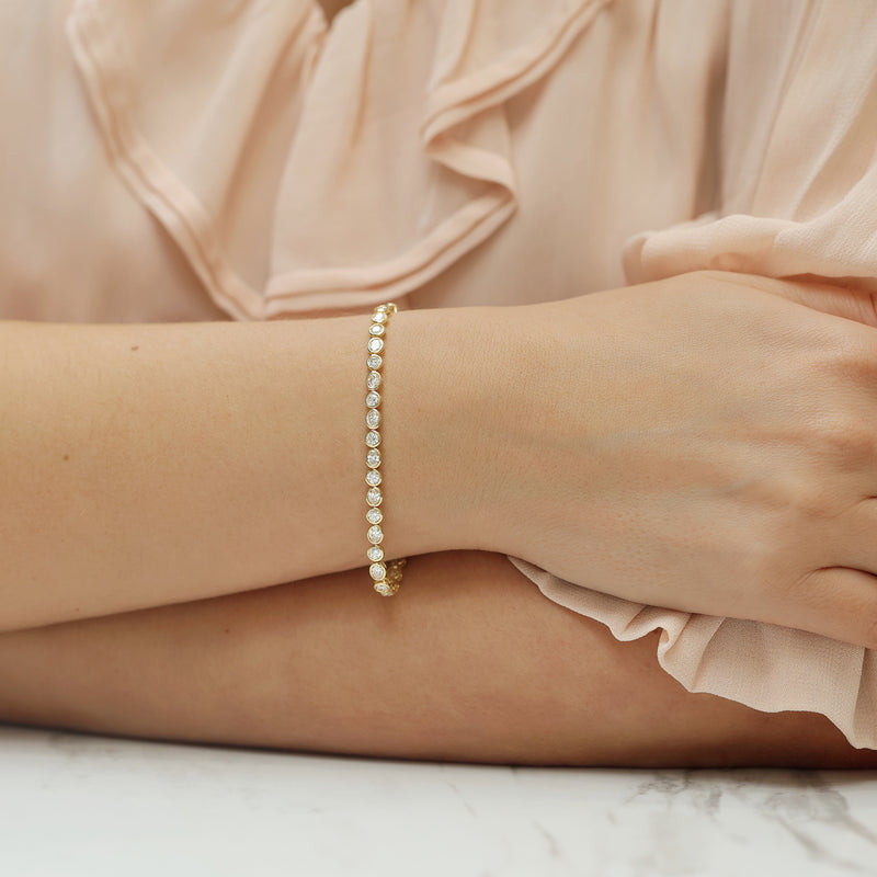 18ct Yellow Gold Oval & Round Brilliant Cut Rubover Set Bracelet