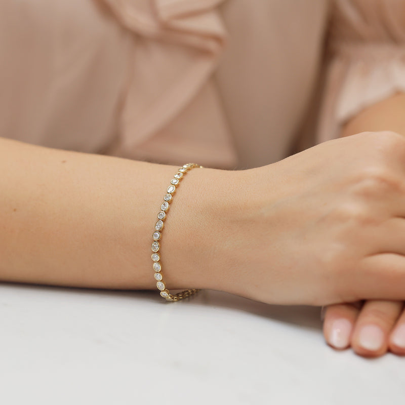 18ct Yellow Gold Oval & Round Brilliant Cut Rubover Set Bracelet