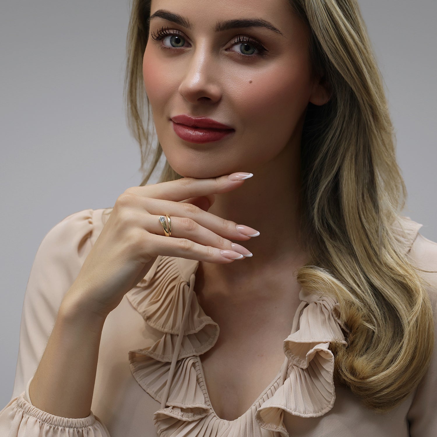 18ct Yellow Gold Single Stone Twist Shaped Dress Ring