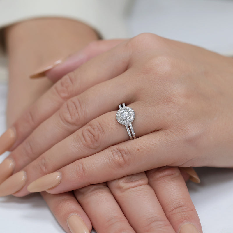 Rub Over Stone Setting 18ct White Gold Round Brilliant Cut 0.58 Carat Diamond Rub Over Set Si