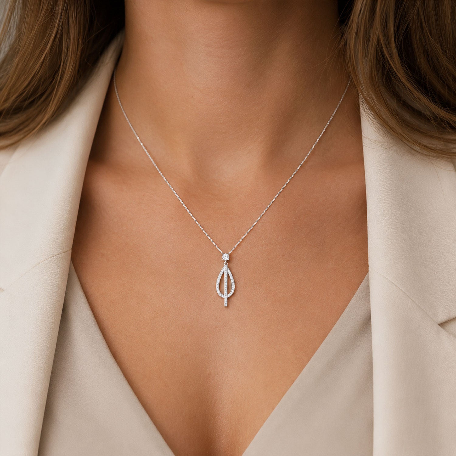 18ct White Gold Round Brilliant Cut Tear Drop Overlapping Pendant