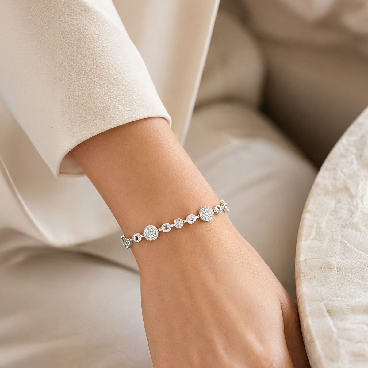 18ct White Gold Round Brilliant Diamond Pave Circle Cluster Link Bracelet
