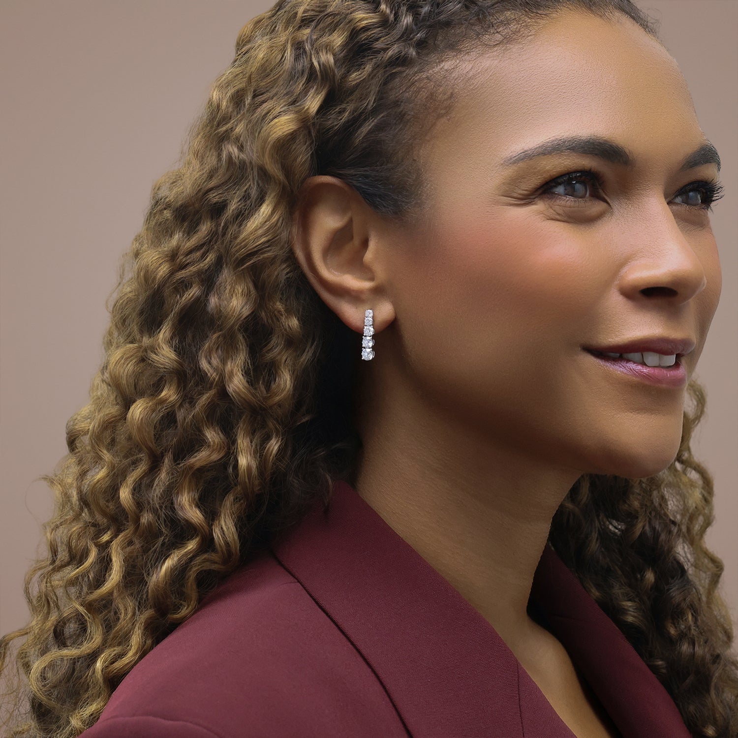 18ct White Gold Round Brilliant Cut GIA Certificated Diamond Graduated Drop Earrings