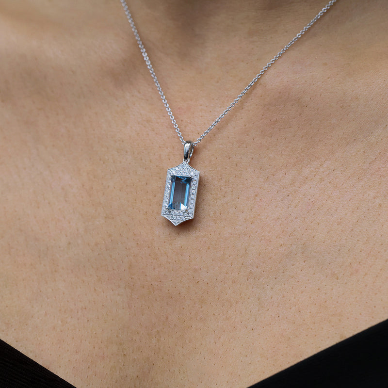 18ct White Gold Aquamarine & Diamond Vintage Style Pendant