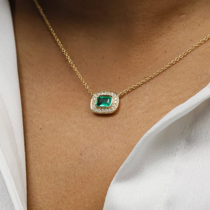 18ct Yellow Gold Emerald Diamond Cluster Pendant